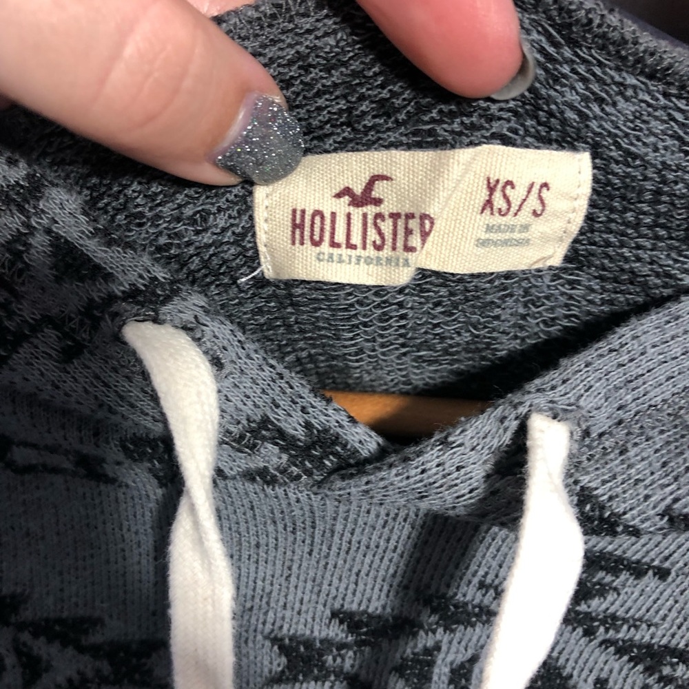 🦋Hollister zip-up sweatshirt🦋 - Picture 5 of 6